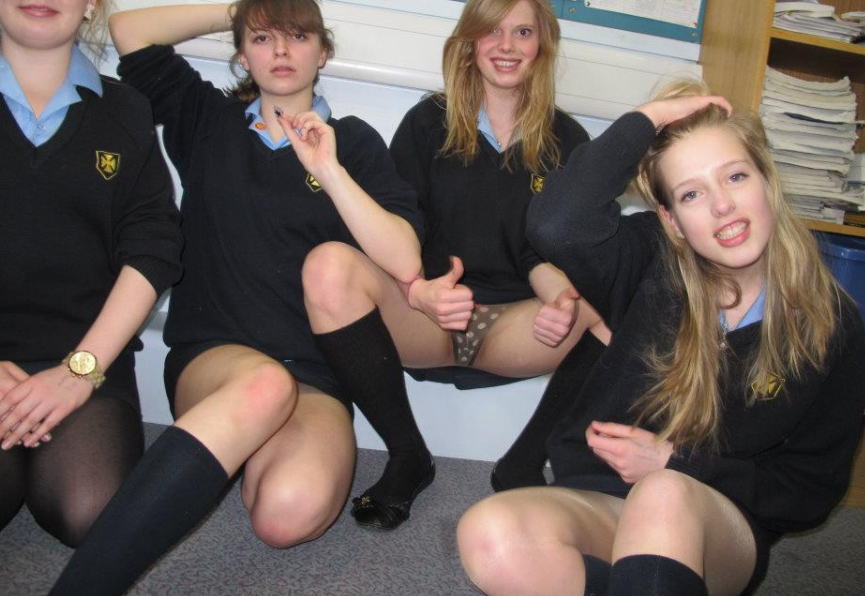 【海外JKおふざけエロ画像】海外の女子高生もミニスカなんだなぁｗｗｗ成長期の太ももが日本とはケタ違いにエロいぜぇｗｗｗｗ その6