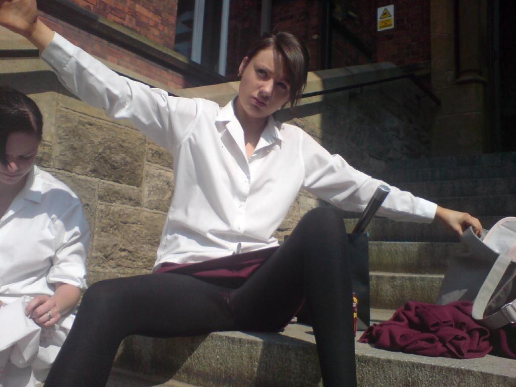 【海外JKおふざけエロ画像】海外の女子高生もミニスカなんだなぁｗｗｗ成長期の太ももが日本とはケタ違いにエロいぜぇｗｗｗｗ その12