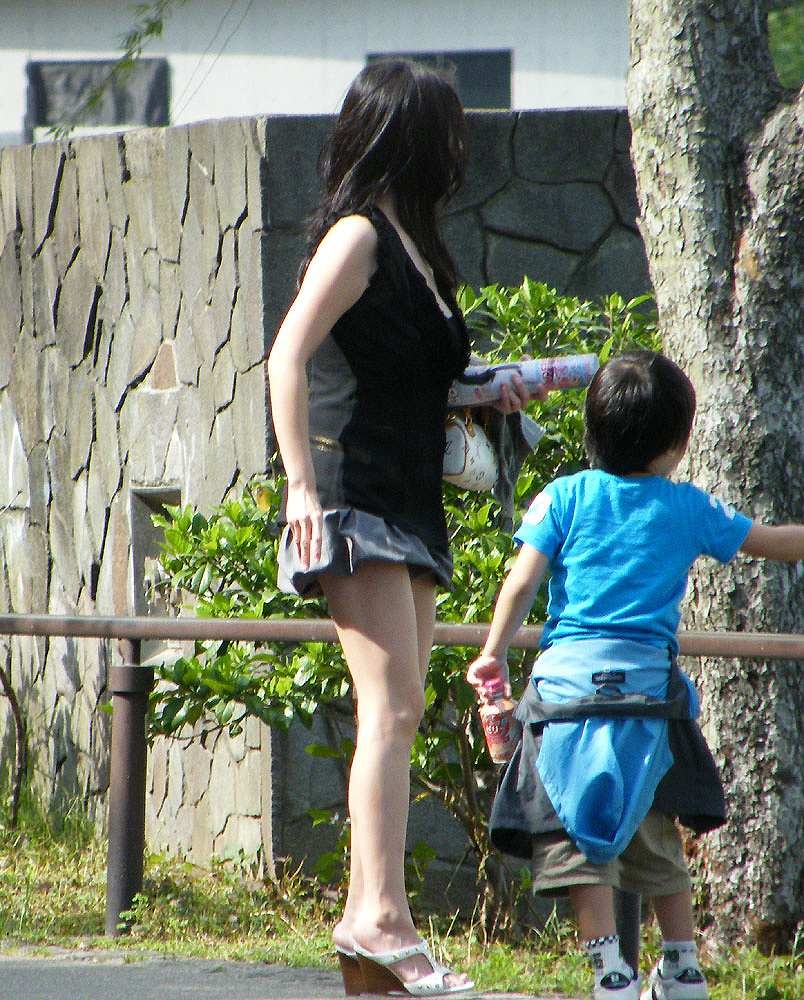 【子連れママエロ画像】非処女確定！これが子連れママの色気かぁｗｗｗ中出しされた結果と思うと胸熱だなｗｗｗ その7