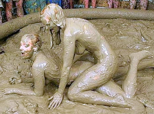 【どろんこエロ画像】こんな画像で興奮する性癖ってあるんだなｗｗｗｗ泥まみれの女体に興奮するヤツ集合♪ その1