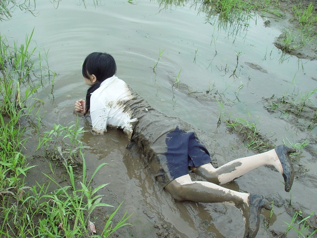 【どろんこエロ画像】こんな画像で興奮する性癖ってあるんだなｗｗｗｗ泥まみれの女体に興奮するヤツ集合♪ その8