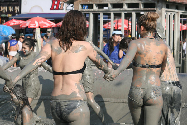 【どろんこエロ画像】こんな画像で興奮する性癖ってあるんだなｗｗｗｗ泥まみれの女体に興奮するヤツ集合♪ その9