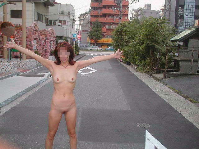 【野外露出エロ画像】テンションたっけーｗｗｗ野外露出のし過ぎて脳みそ溶けてんのか！？ハイテンション露出狂がコチラｗｗｗ その3