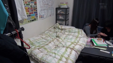 【SEX隠し撮りGIF画像】これがヤリチン野郎の手口！地味系メガネっ娘を宅飲みからハメる一部始終がぐぅエロｗｗｗｗ その1