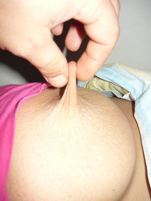 【引っ張り乳首エロ画像】これが伸び～る乳首ｗｗｗ抓って摘まれ引っ張る乳首が伸びすぎなんだがｗｗｗｗ その15