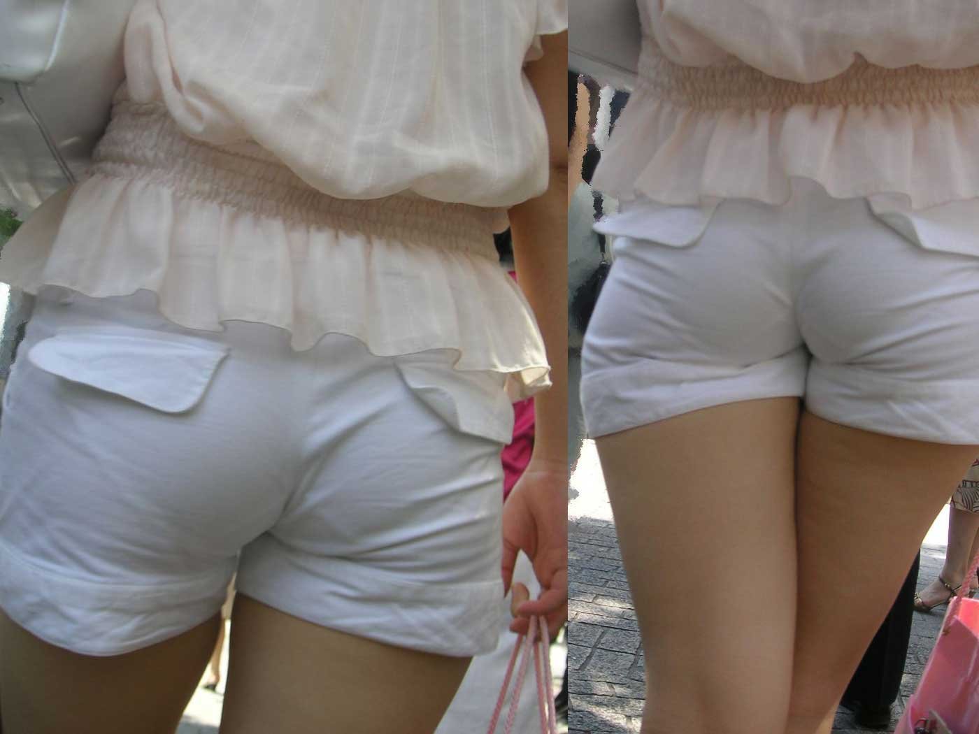 【透けパンエロ画像】爽やかな白は清楚！？いいえ、ビッチの証拠ですｗｗｗ下着透け透けショートパンツって破壊力っぱねーｗｗｗ その15