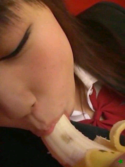 【擬似フェラエロ画像】これ絶対友達のオナネタにされただろｗｗｗビッチなギャルがSNSにあげた擬似フェラにチンポがビンビンですよｗｗｗ その6