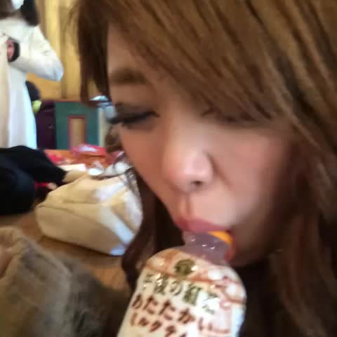 【擬似フェラエロ画像】これ絶対友達のオナネタにされただろｗｗｗビッチなギャルがSNSにあげた擬似フェラにチンポがビンビンですよｗｗｗ その9