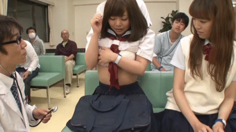 【羞恥エロGIF画像】マンコまる見え!下半身すっぽんぽんの病院が笑うしかないwwwww その2