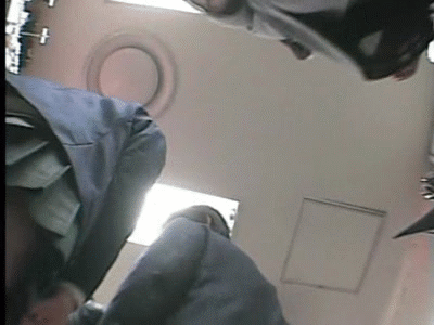 【逆さ撮り盗撮GIF画像】すげぇ…これガチやん！？逮捕覚悟の逆さ撮り盗撮をGIF画像にしたら臨場感に勃起がとまらねーｗｗｗ その14
