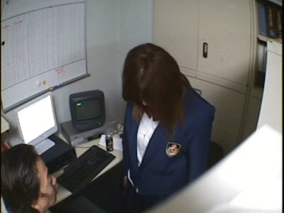 【万引き制裁GIF画像】どうか警察にだけは…万引きバレした女の悲惨な末路に胸がスカッとするなｗｗｗｗ その1