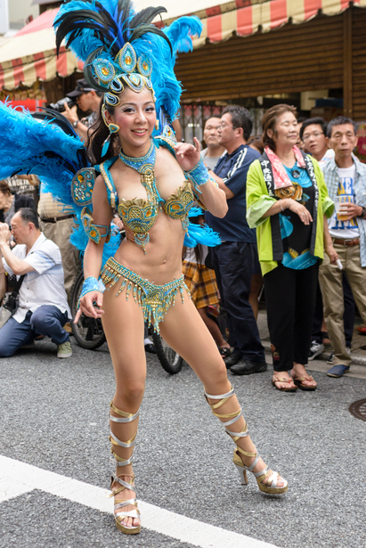 【サンバエロ画像】子連れのおとーさんが街頭で勃起ちゃうｗｗｗ日本のサンバカーニバルがやっべぇぇぇ！！ その8