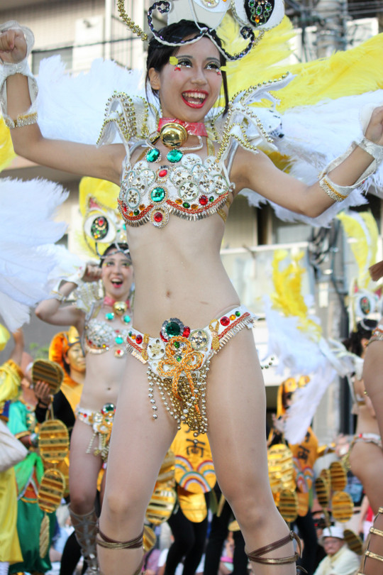 【サンバエロ画像】子連れのおとーさんが街頭で勃起ちゃうｗｗｗ日本のサンバカーニバルがやっべぇぇぇ！！ その12