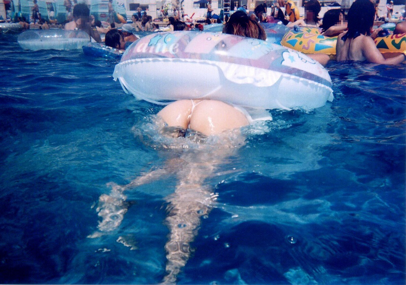 【子連れママ水着エロ画像】市民プールがエロ過ぎぃ！！子連れママさんの過激な水着が攻めすぎだぜぇｗｗｗ その12