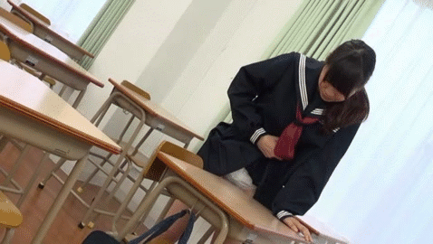 【角オナGIF】いつも最後まで教室に残る優等生の正体…放課後の教室で角オナニーwwww その1