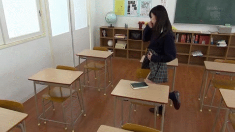 【角オナGIF】いつも最後まで教室に残る優等生の正体…放課後の教室で角オナニーwwww その4
