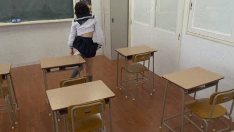 【角オナGIF】いつも最後まで教室に残る優等生の正体…放課後の教室で角オナニーwwww その9