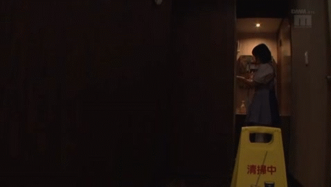 【店内レイプGIF】営業中のカフェでバイトの女の子を犯す一部始終が衝撃ｗｗｗｗｗｗ その2