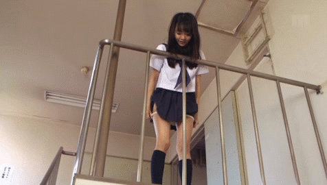 【JKオナニーGIF】性欲を抑えられない女子高生さん…学校で隠れてオナニーしてたら遂にバレるｗｗｗｗｗ その2