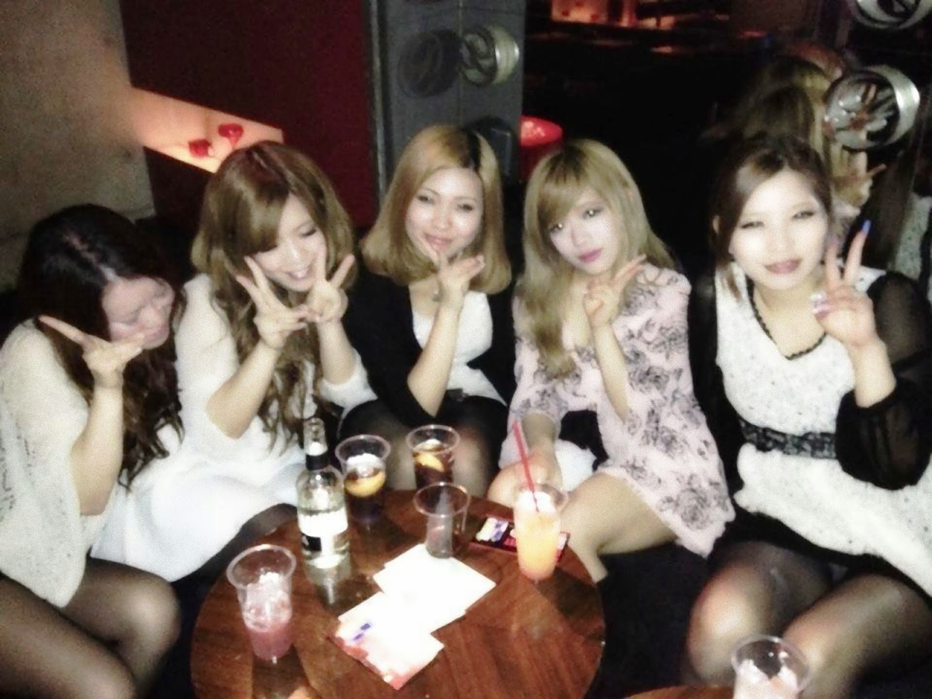 【キャバ嬢エロ画像】華やかな夜の蝶も酔ったらただの痴女www緩々になるキャバ嬢の股間がたまらないwwww その5