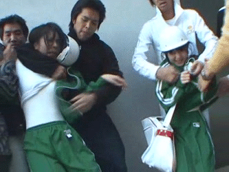 【エロGIF】ダサいジャージにヘルメット姿…ど田舎の中学生がズタボロにされる通り魔レイプがちょー興奮するwww その4