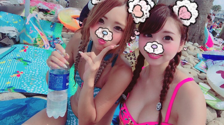 水着ギャルの大きなおっぱいがぷるんぷるんっ！今年の夏はどうなってしまうのだろう…楽しみにしたいスケベそうなギャルの水着画像 その16