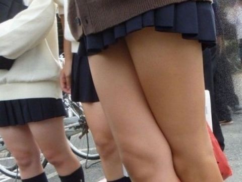 お肌ピチピチ！若さ溢れる女子高生の生脚がエロ過ぎる美脚フェチエロ画像