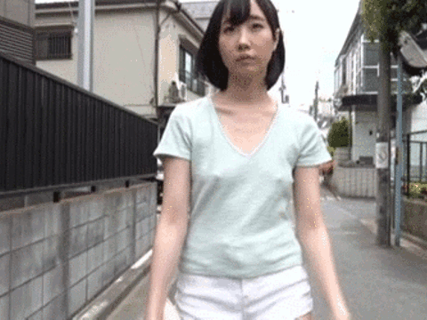 ビンビンに勃起した乳首がエロ過ぎ…ノーブラ女子のチクポチを責め狂う雌堕ちGIF画像