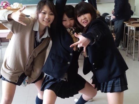 炎上する女子高生たちが可愛い…たった一度しかない青春を楽しむエッチなおふざけエロ画像