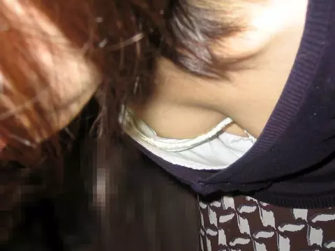 <span class="title">無防備すぎるおっぱいから漂う色気がハンパない…無自覚に男を勃起させるおっぱい美人…</span>